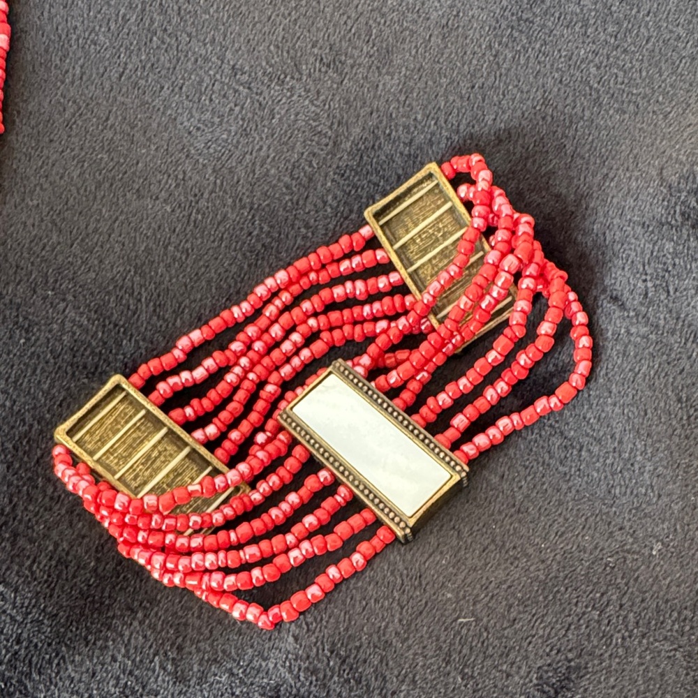 Avon Red Beaded Necklace and bracelet set with White mother of pearl Pendant - Picture 6 of 7